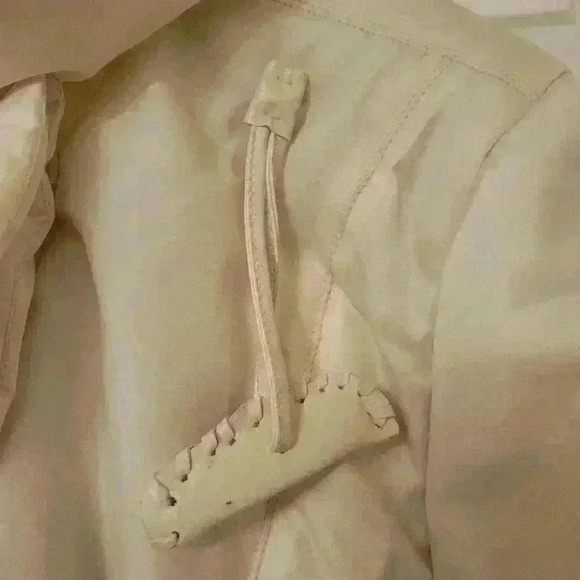 Women’s Cropped Puffer Jacket Ivory White Tassel Detail Size Large Fall Winter - Picture 4 of 7